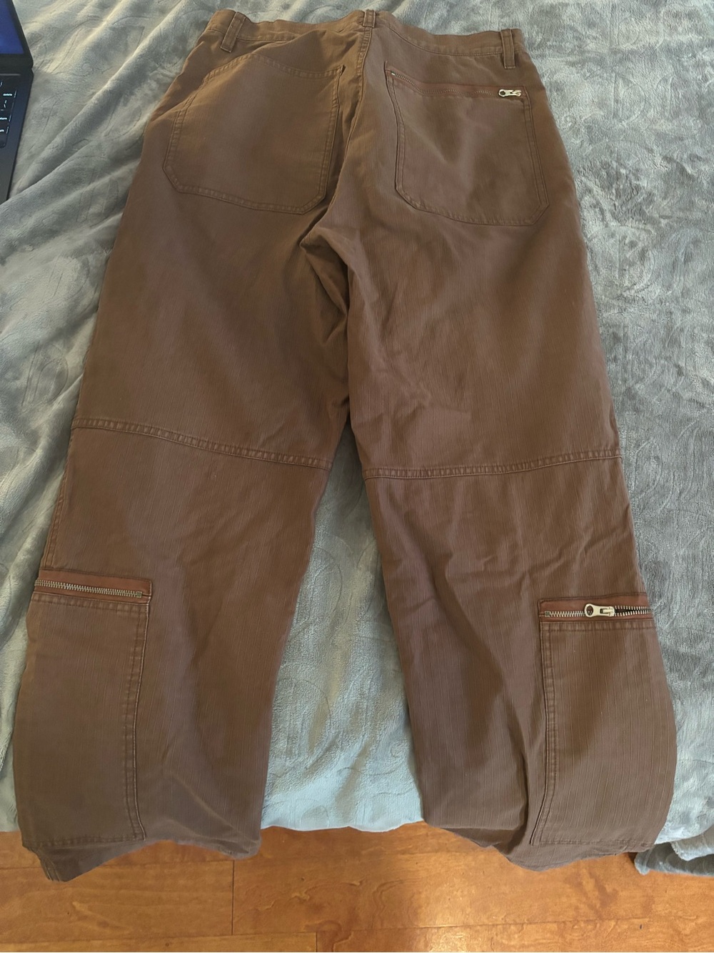 Stussy unisex brown cargos
Fits woman waist 27-29